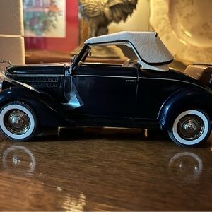 1936 Ford Deluxe Cabriolet Model